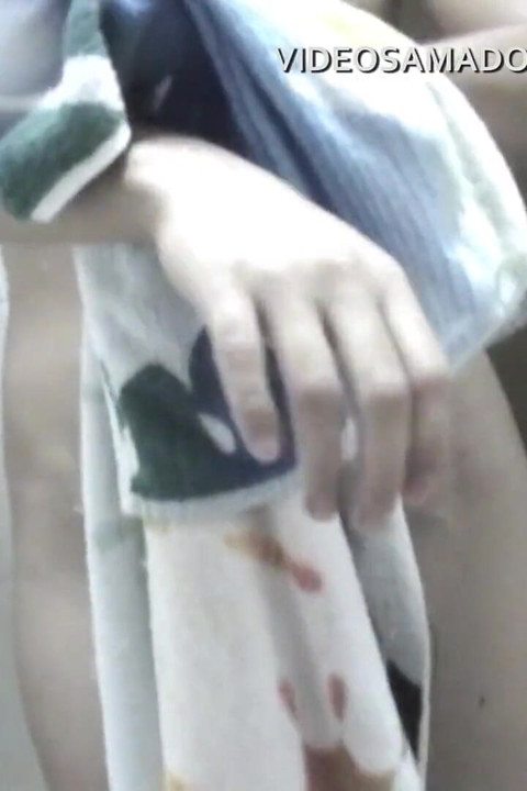 Home video of girl shaving her pussy in the shower