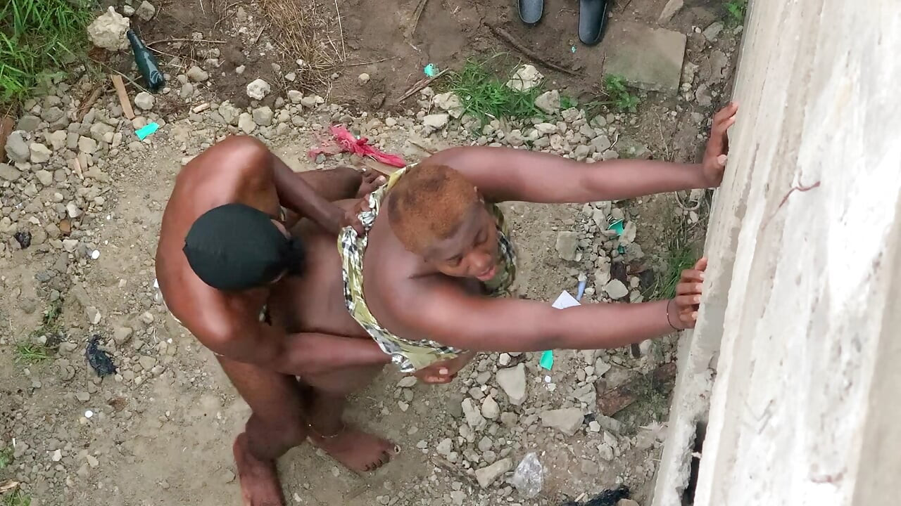 Escabullido para hacer el amor con uno de los guardias de palacio