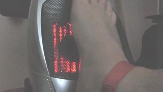 Noga torturowana grzejnikiem elektrycznym, falaka bastinado