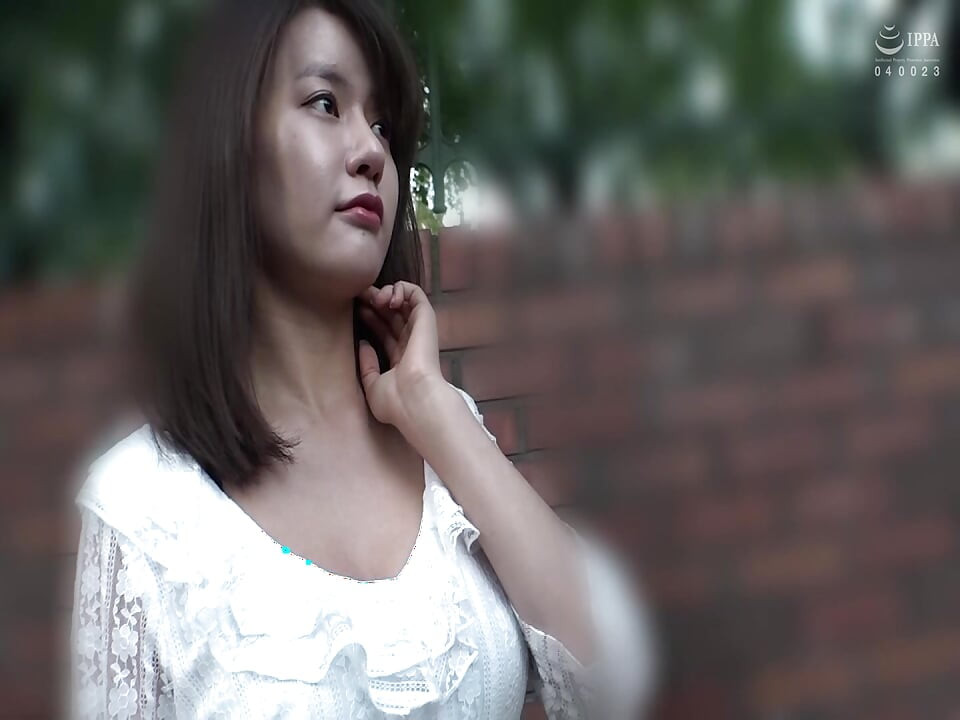 P117G01 Picking up Japanese magazine models on a street corner in Korea! SEX exchange between a neat and clean beautiful body girl and an erotic gap moe!