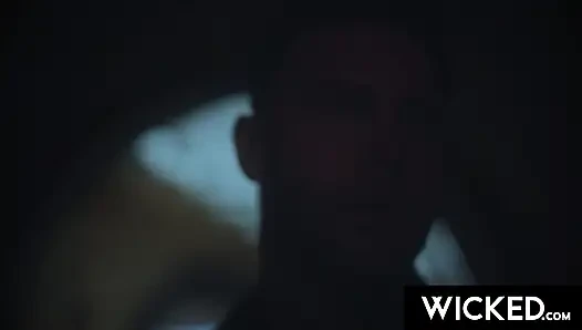 WICKED - Kimmy Granger кричит от удовольствия от слишком большого долбежа