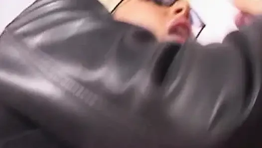 Cewek perancis rambut pirang lagi asik muasin dua sekali lagi