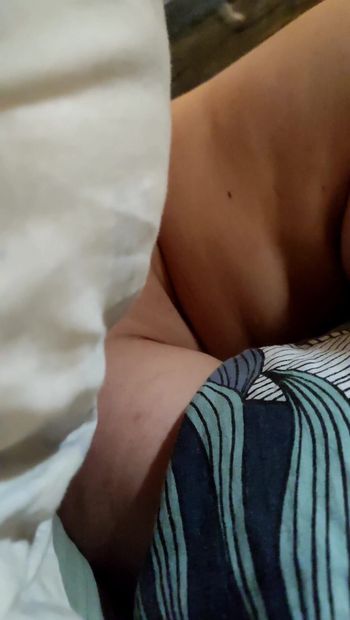 Mi novia de 27 años muestra sus pechos