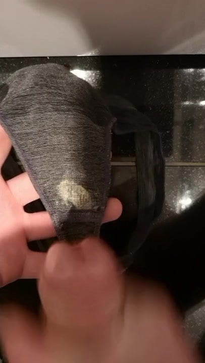Cum on my girlfriends panties