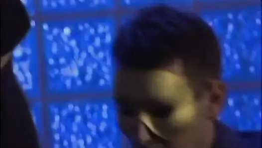 Крошки-брюнетки и блондинки обмениваются спермой для окончания