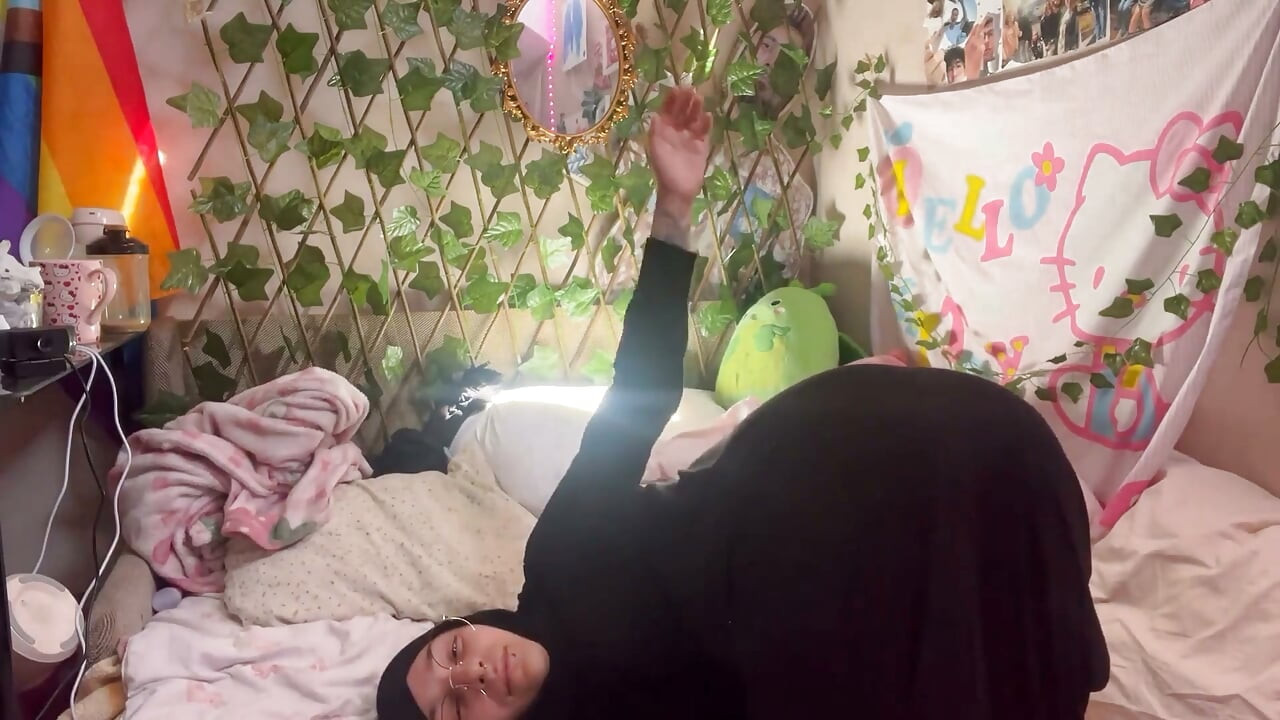 ヒジャブを着たヨガ