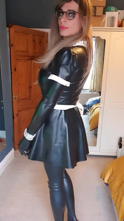Layers of latex - French maid