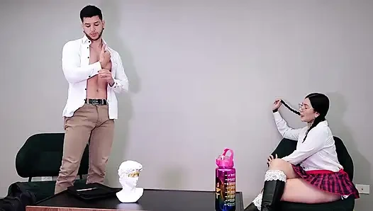 После Колледжа Я Трахаюсь Со Своим Профессором У Него Дома, Пока Мы Делали Университетский Проект