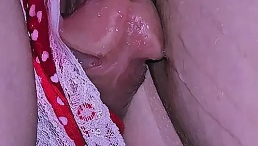 OMg, dieser fremde typ schob seinen schwanz in mein höschen und ejakulierte und ich habe ihn nicht stoppen