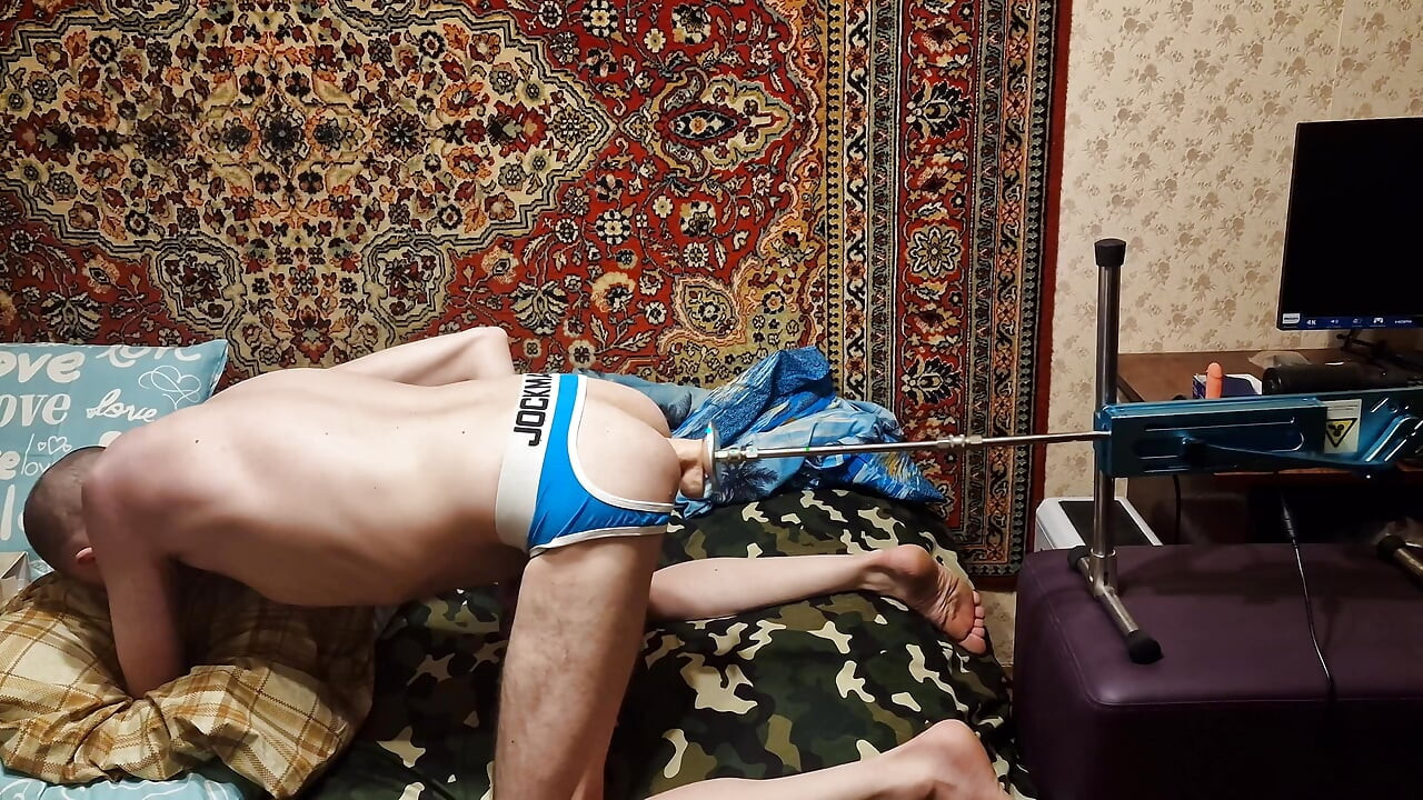 Sasha Earth Gay Gets Her Hole Drilled by a Huge Dildo on a Fuck Machine