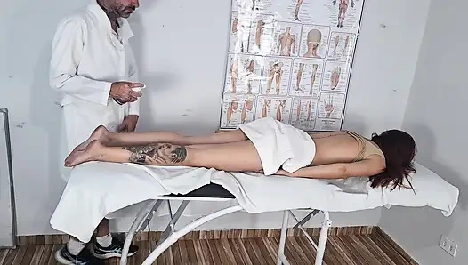 Tukang pijat rahasia meniduri kliennya!