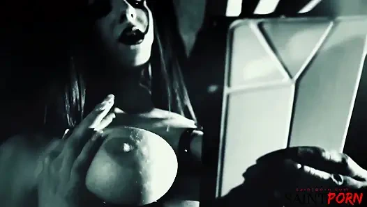 Exhibitionistin Samantha Bentley Fickt Einen Hengst Im Freien