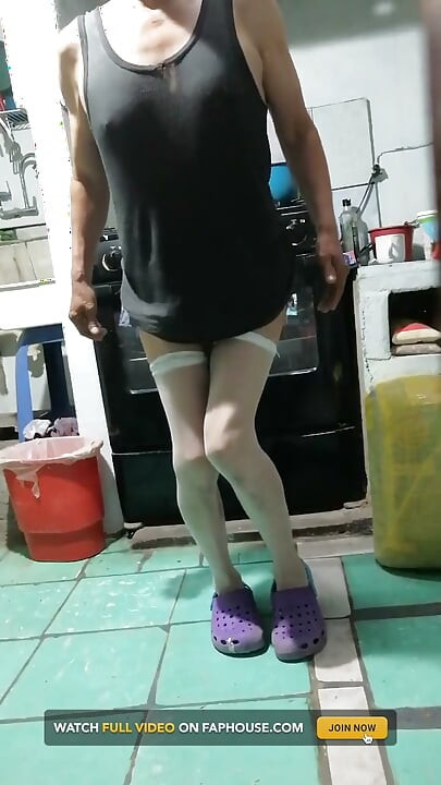 Su Chancluda En La Cocina