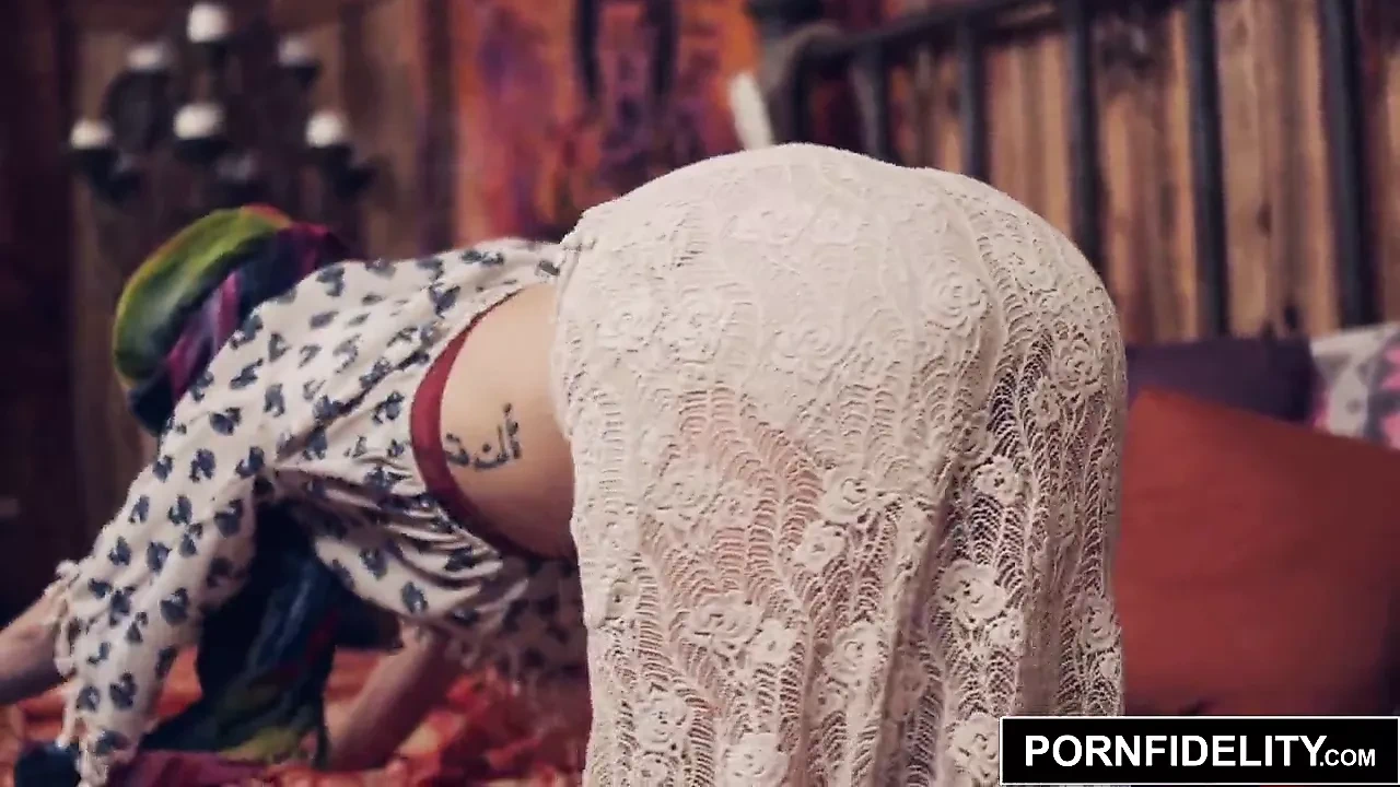 PORNFIDELIT – Flexible Yoga Freak Arya Faye Loves Cock