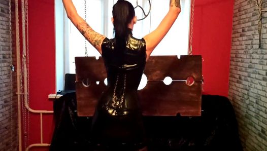 Dominatrix Nika invites you to the session