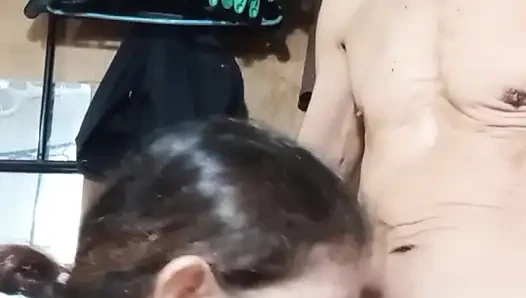 Еще одна задница сильно ублажает мой хуй