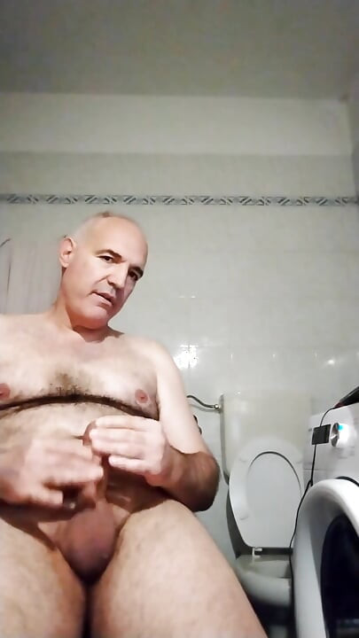 Svršavam i psujem, gledajući porno videe na internetu