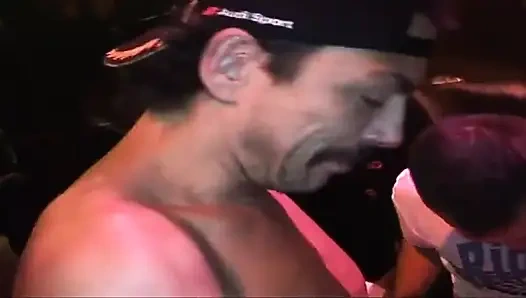 Sesi ngentot tante seksi rambut cokelat dientot habis-habisan sampai menganga lebar