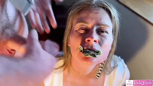 Dollar-noten in Jade Kink feuchte muschi und gesichtsbesamung stopfen