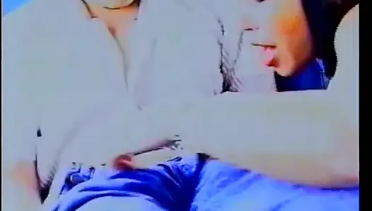 Hanaku si gadis asia cowok ini di kursi belakang mobil