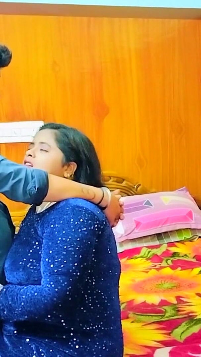 Indijska domaćica impresionirala je dečka s velikim penisom svojim velikim sisama.. (Boro boro dudu) | Isječak 1