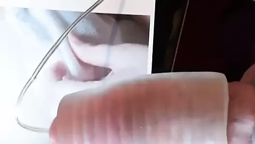 Mirelaela için oyuncaklarla eller serbest