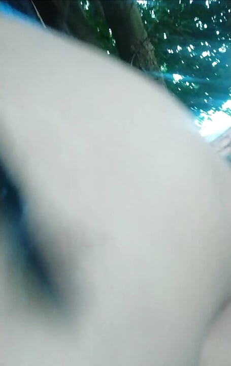 ออกไปข้างนอกเพื่อให้ความสุขกับน้ําแตกแสนอร่อย