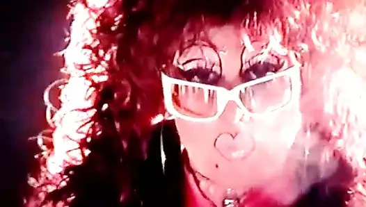 Dragqueen raucht Erotik