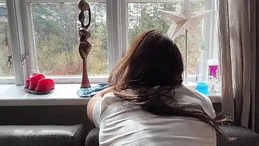 Amazing milf gets fucked hard and gets a huge creampie see it dripping out from her pussy.