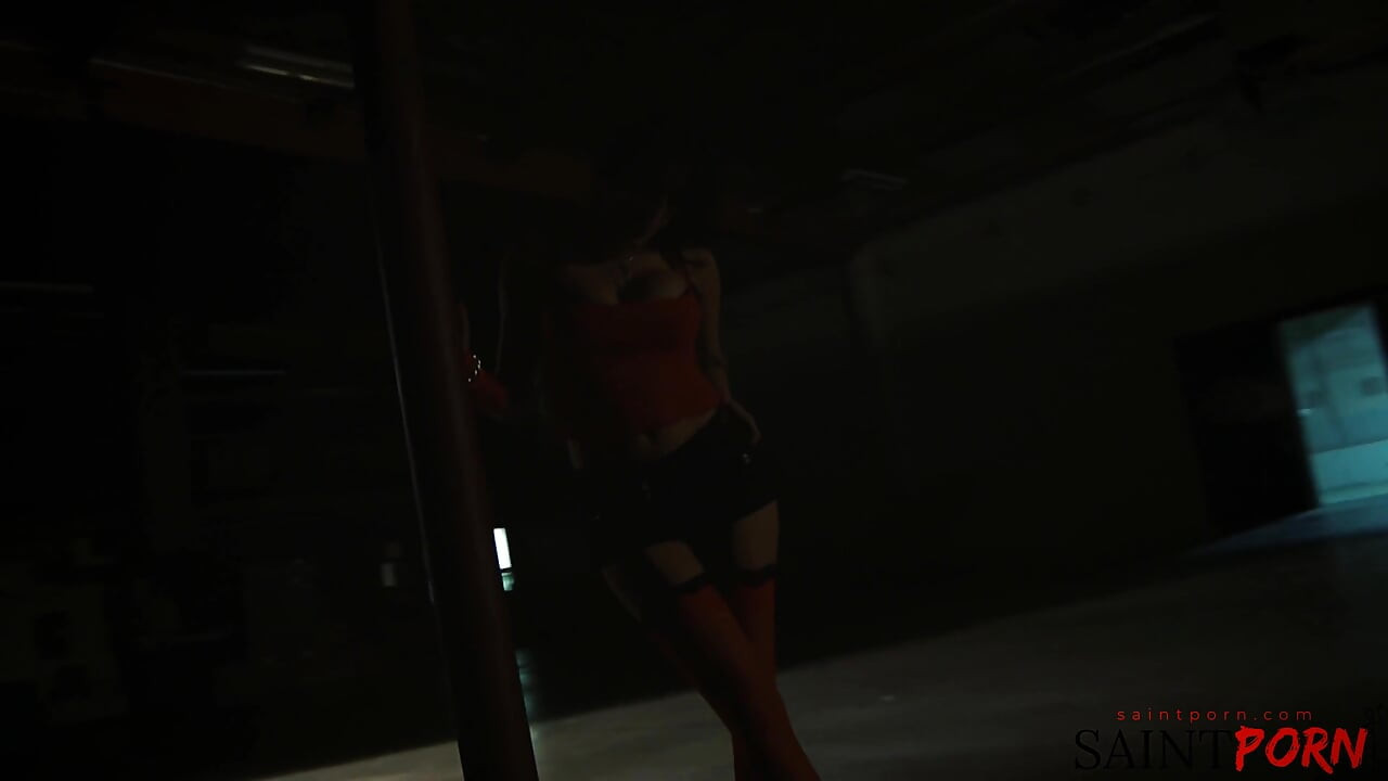 Layla Rivera primește o profundă după ce a lovit stâlpul de striptease