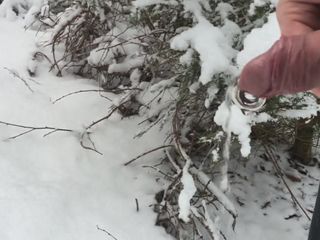 Pisse dans la neige