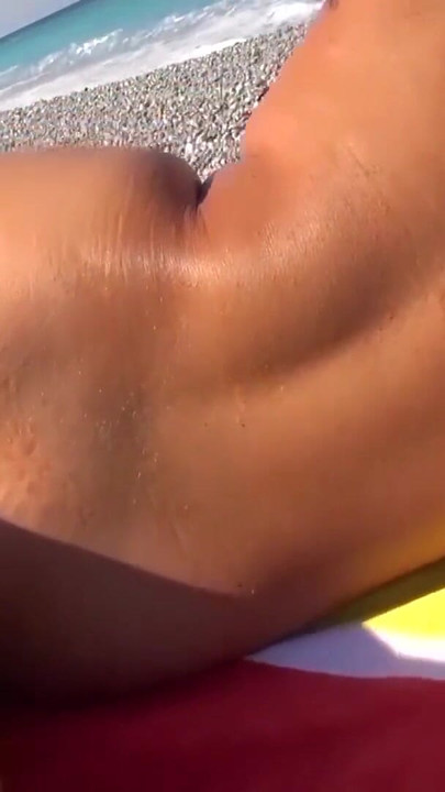 Nezaboravan trenutak iz filma "THE HOTTEST BEACH FUCK IEVER IKAD!"