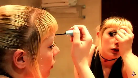 Melody Kevin'e striptiz yaparken