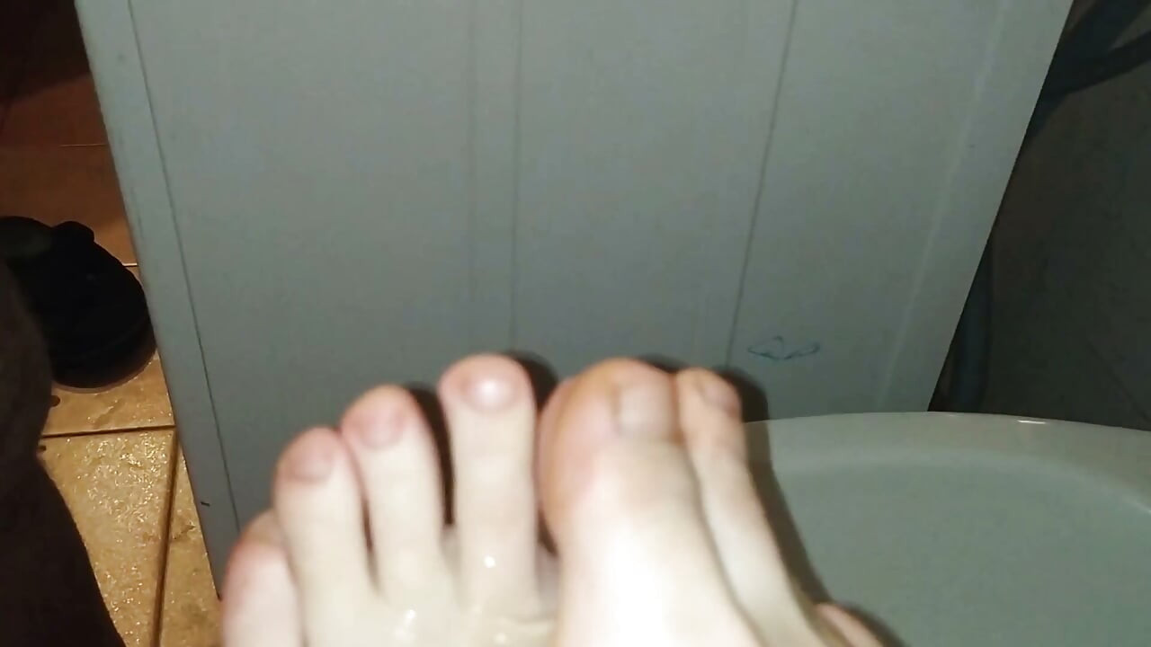 Piss and cum on goddess feet...night tasty game!