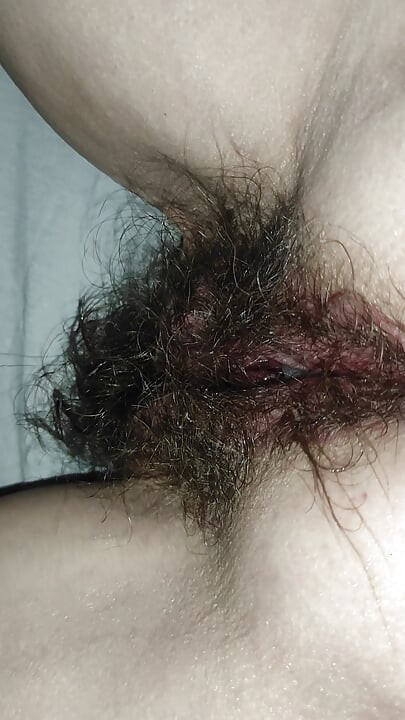 Hairy pussy squirting and creampie