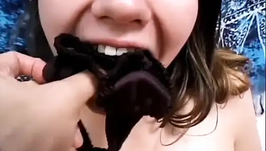 Винтажная возбужденная нимфа волосатая и готова глотать