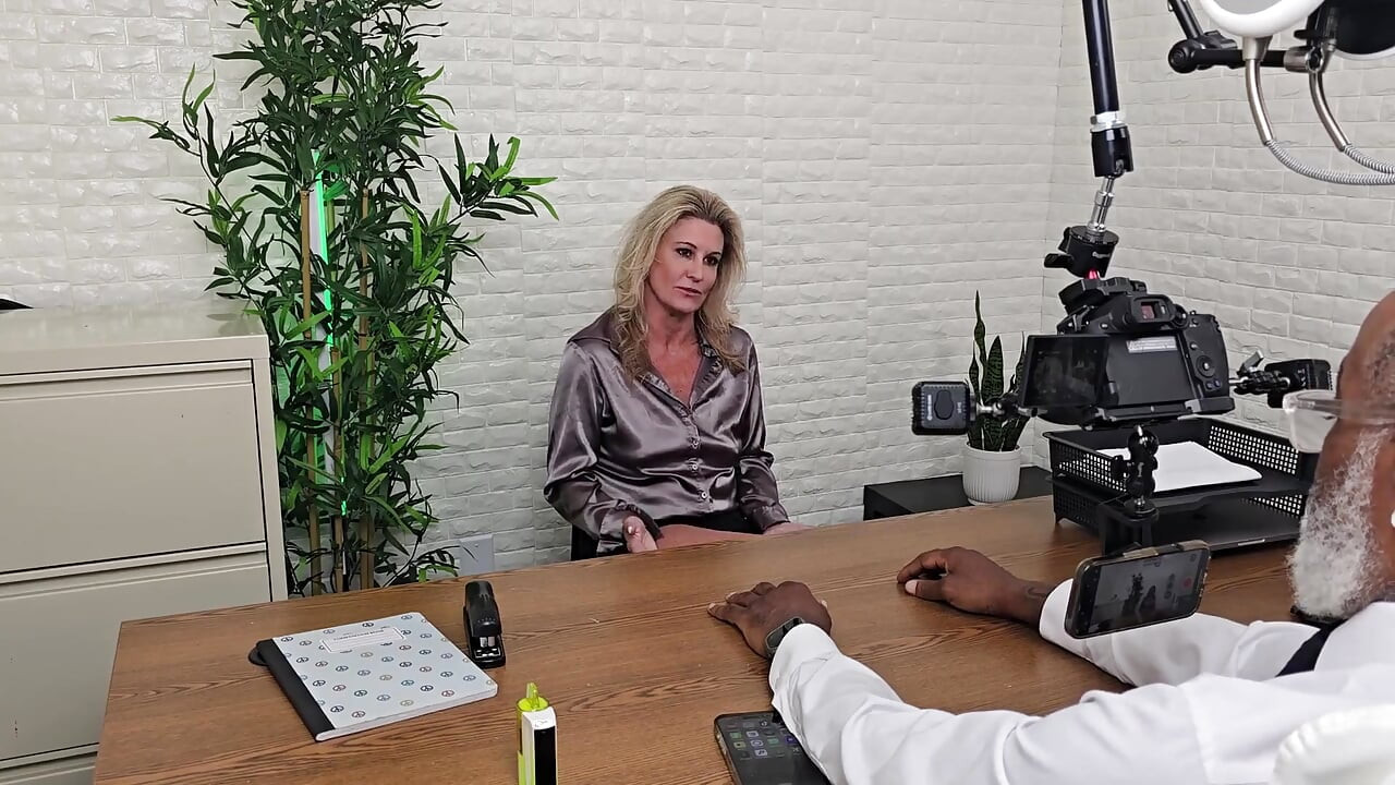 Married Parent Fucks the Principal Huge BBC in His Office
