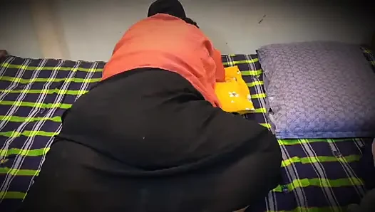 Pertunjukan live ibu tiri muslim arab dengan pantat bahenol dan toket besar!