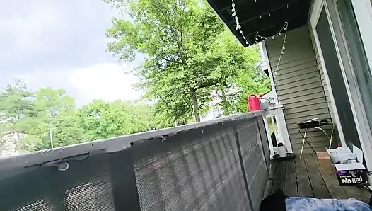 Halka açık verandada sikiş