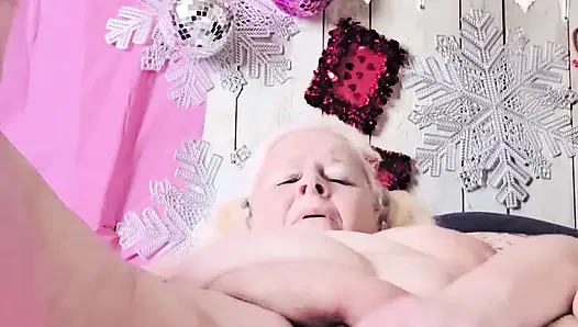 bir insan göt tıkacı üvey anne tüm deliklerinde sert sikiliyor