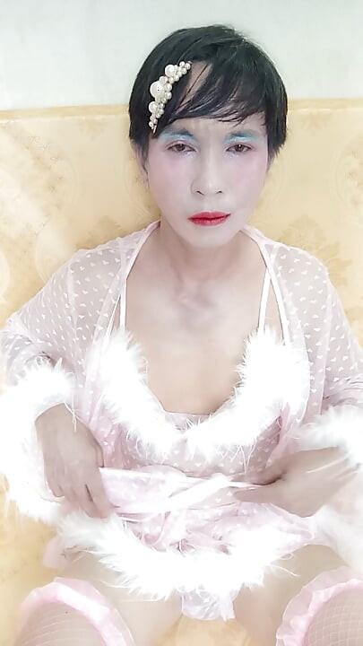 オアン・レ - セクシーなポルノプリンセスの格好をして - セルフィーが射精し、その後ペニスを喘ぐ