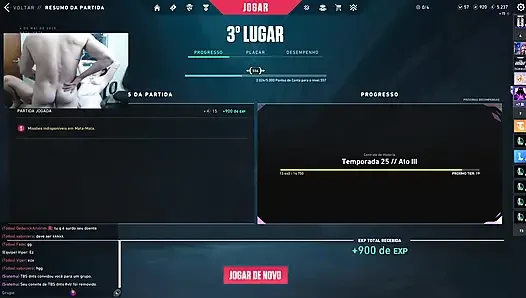 Oynuyor, onları sikiyorum