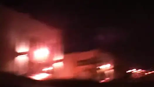 Ебарь снимает фигуристую шлюху с улицы и берет ее домой, чтобы отшпилить