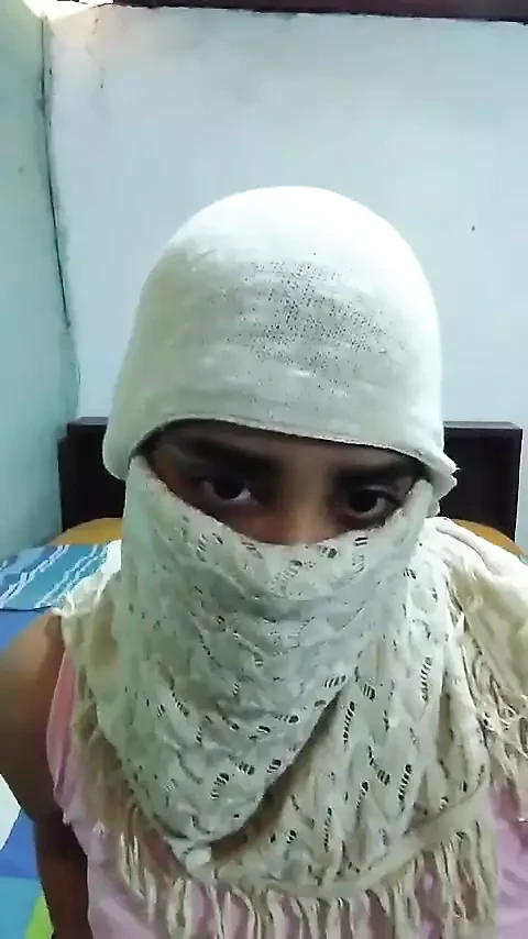 Hot Arab Amateur BBW masturbates fat pussy to muslim orgasm