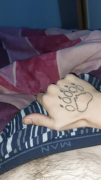 22-godišnji dečko se zabavlja sam