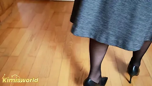 Sepatu hak tinggi di lantai kayu - klik tumit tajam & asmr jalan lambat