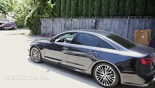 Anissa kate dan nicole kitt lagi asik di kantor