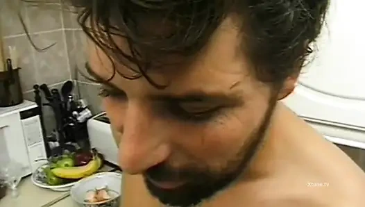 Горячей блондинке нужен большой член в заднице!