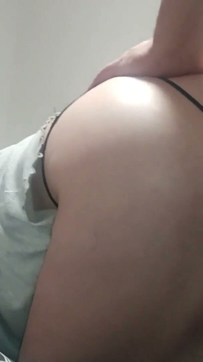 Zorra casada me dejó correrme dentro de su coño | Clip 2