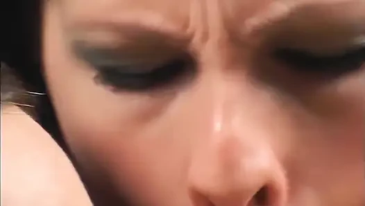 Her penetrasyonda bir zevk çığlığı
